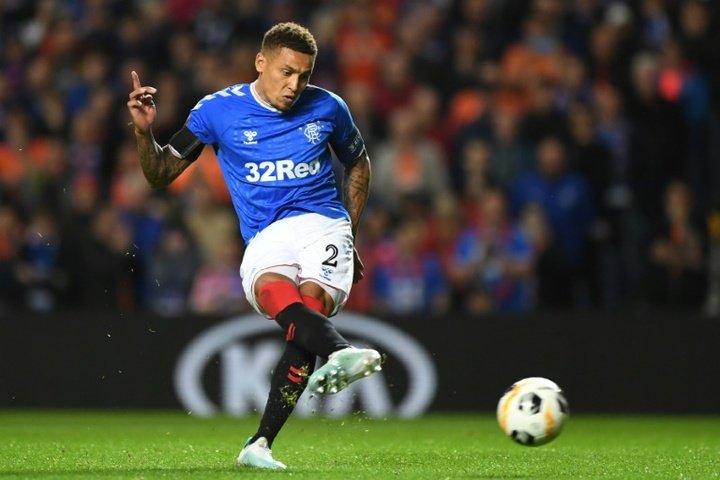 Rangers thrash Aberdeen to go within one point of Celtic