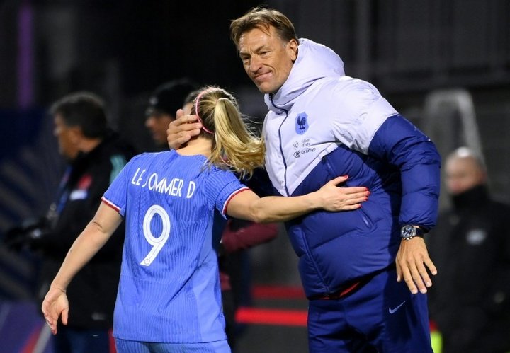 France win on new coach Renard's debut