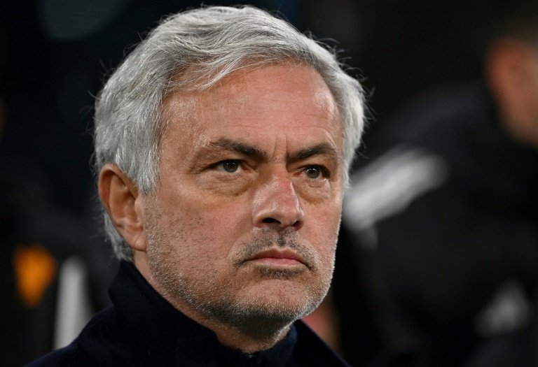 Two-time Champions League winning Jose Mourinho will be the new coach of Turkish club Fenerbahce, he announced on Saturday.