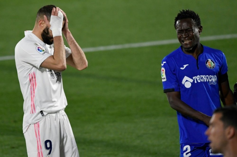 Karim Benzema (L) was left frustrated at Getafe. AFP