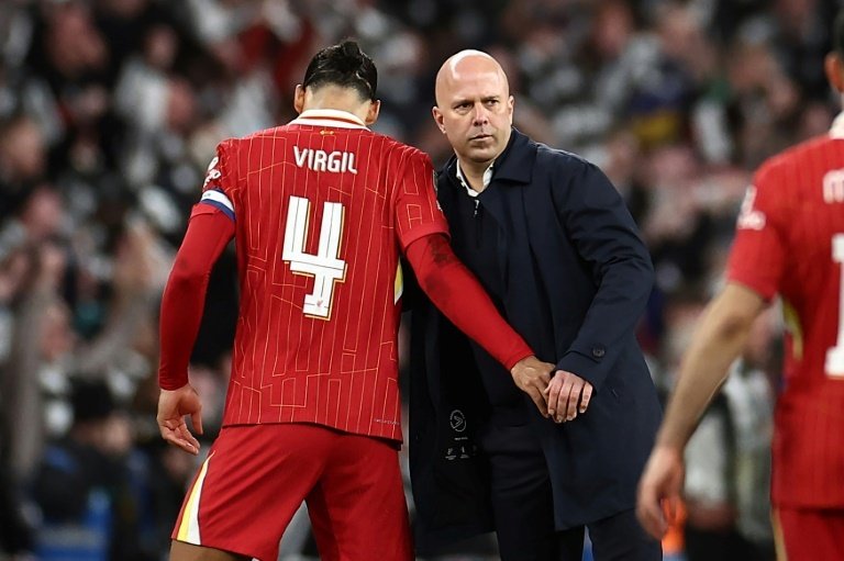 Defiant Slot focuses on Premier League title race after League Cup woe