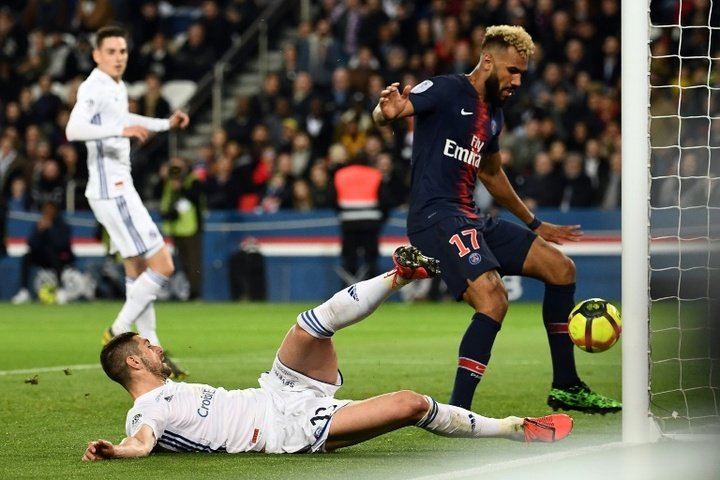 Choupo-Moting goal-line howler as PSG miss chance to wrap up French title