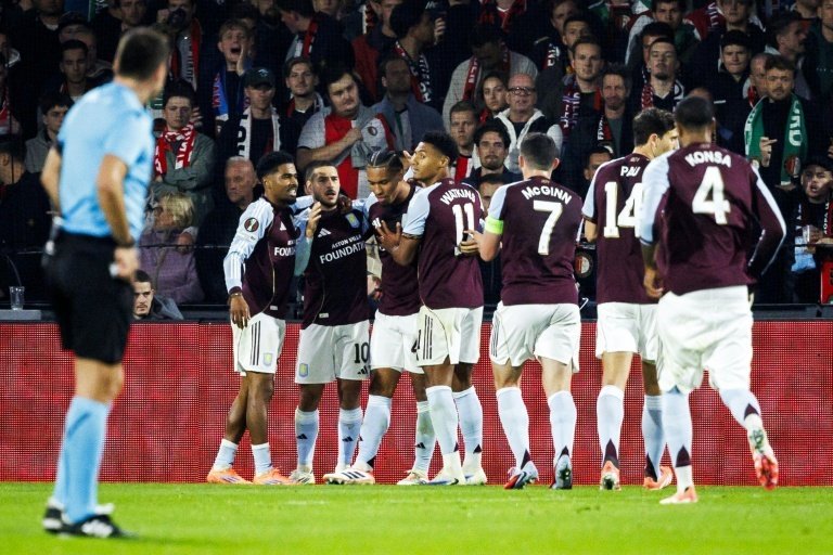 Aston Villa won 2-0 at Feyenoord in the Europa League on Thursday but Nottingham Forest lost at home to Danish side Midtjylland as Rangers and Celtic also suffered defeats.