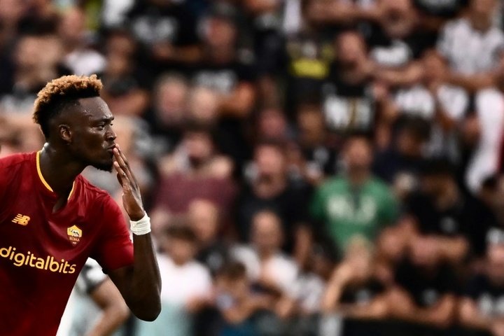 Abraham earns point for Roma on Dybala's Juve return