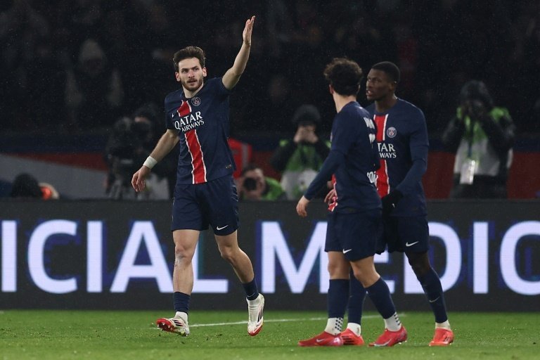 Kvaratskhelia off mark, Dembele scores twice as PSG cruise past Monaco