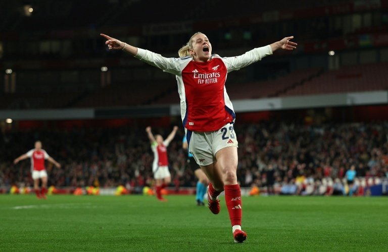 Arsenal stun Madrid, Lyon crush Bayern in women's Champions League quarters