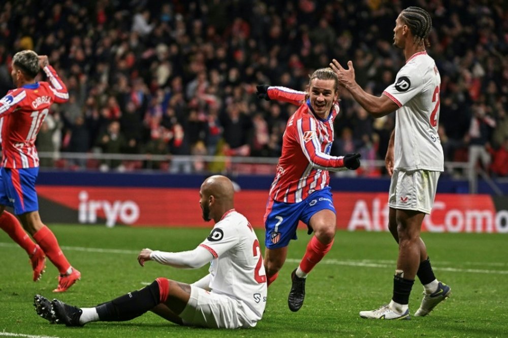 Antoine Griezmann (2R) scored Atletico's fourth goal in the wild win over Sevilla. AFP