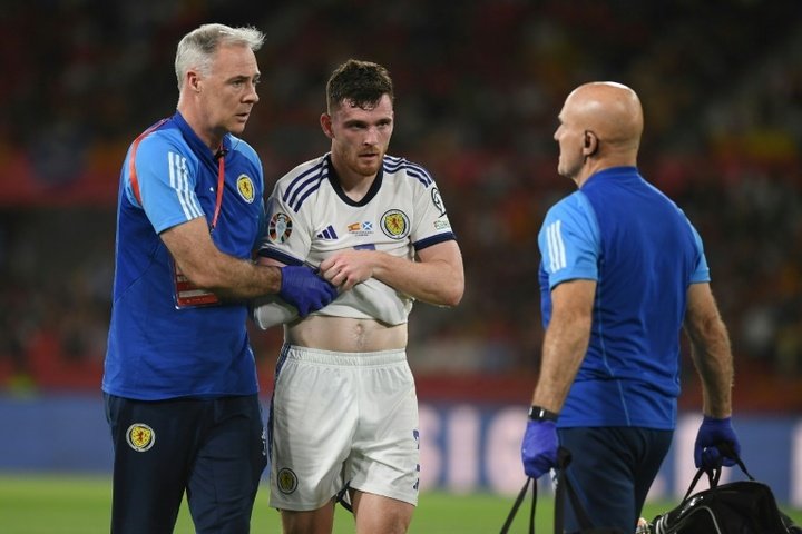 Robertson eyes Liverpool return after shoulder surgery