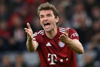 Veteran Mueller extends his Bayern settlement