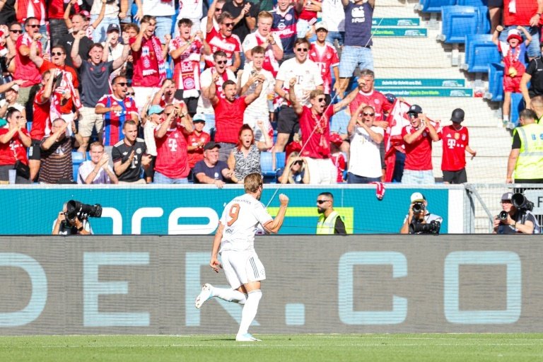 Kane hits another Bayern hat-trick as Hamburg get first win