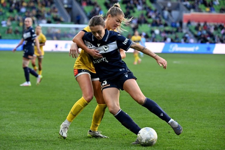 Underdog Central Coast Mariners claimed their first A-League Women's title on Sunday after prevailing 5-4 in a penalty shootout over Melbourne Victory at AAMI Park.