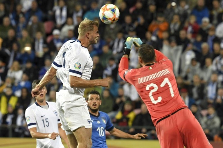 Keeper rivalry heats up as Italy close in on Euro 2020