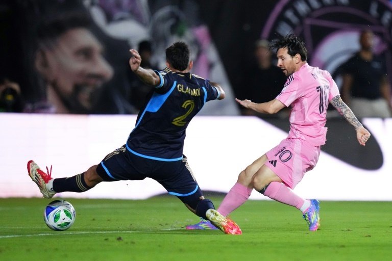 Messi returns - and scores inside two minutes