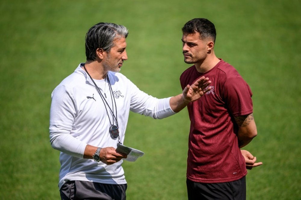 Yakin (L) is hopeful his team can spring a surprise against Italy