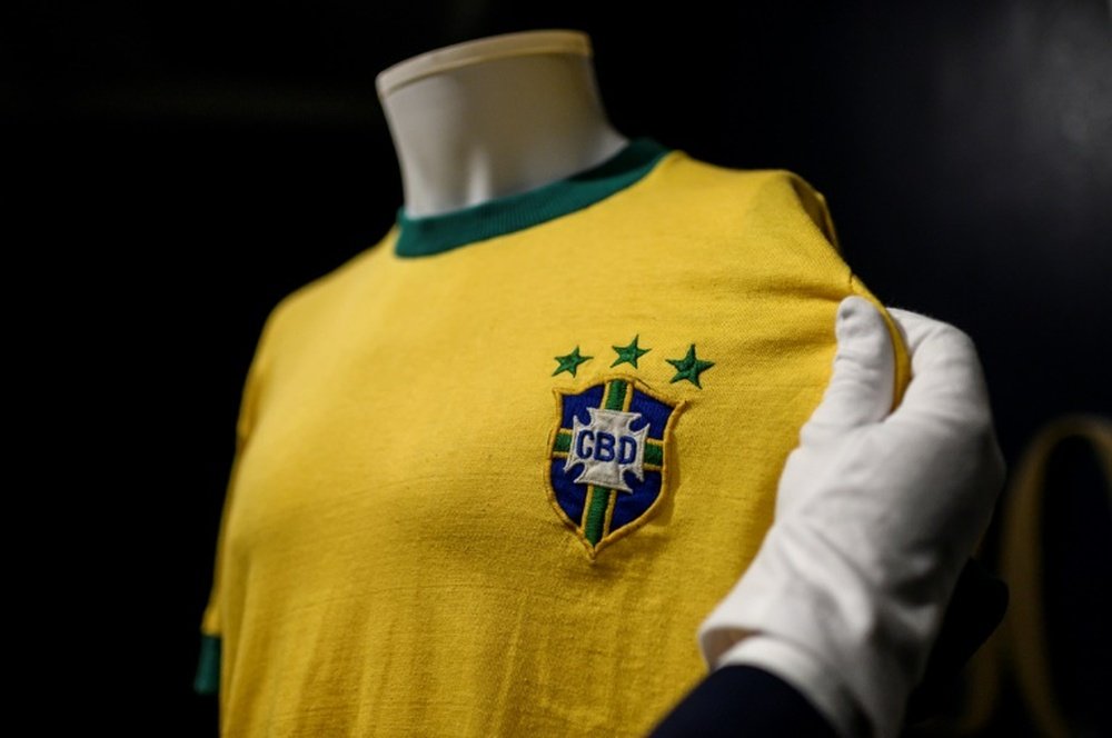 Pele's last Brazil jersey sells for 30,000 euros in Italy. AFP