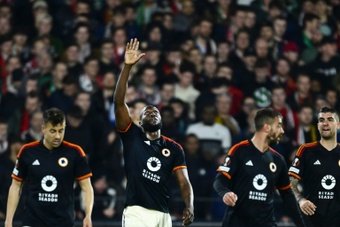 Romelu Lukaku shouldered in the equaliser to earn Roma a 1-1 draw away to Feyenoord in the first leg of their Europa League playoff on Thursday.