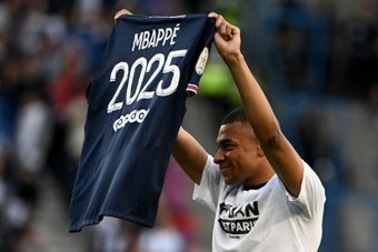 Mbappe, powerful at PSG after agreeing to new deal