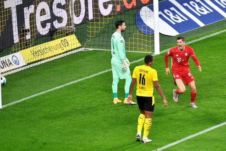 Lewandowski strikes as Bayern Munich beat Dortmund to go top