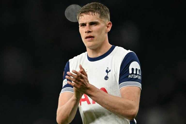 Spurs will show no fear against United in Europa League final: Van de Ven