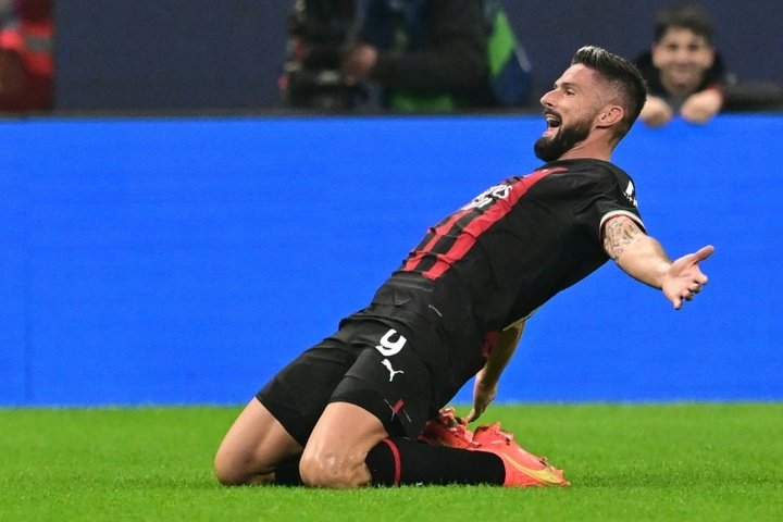 Giroud fires AC Milan past Salzburg and into UCL knockouts