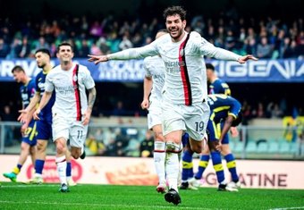 AC Milan consolidated second place in Serie A on Sunday by beating Verona 3-1 after Juventus were held to a goalless draw by Genoa.
