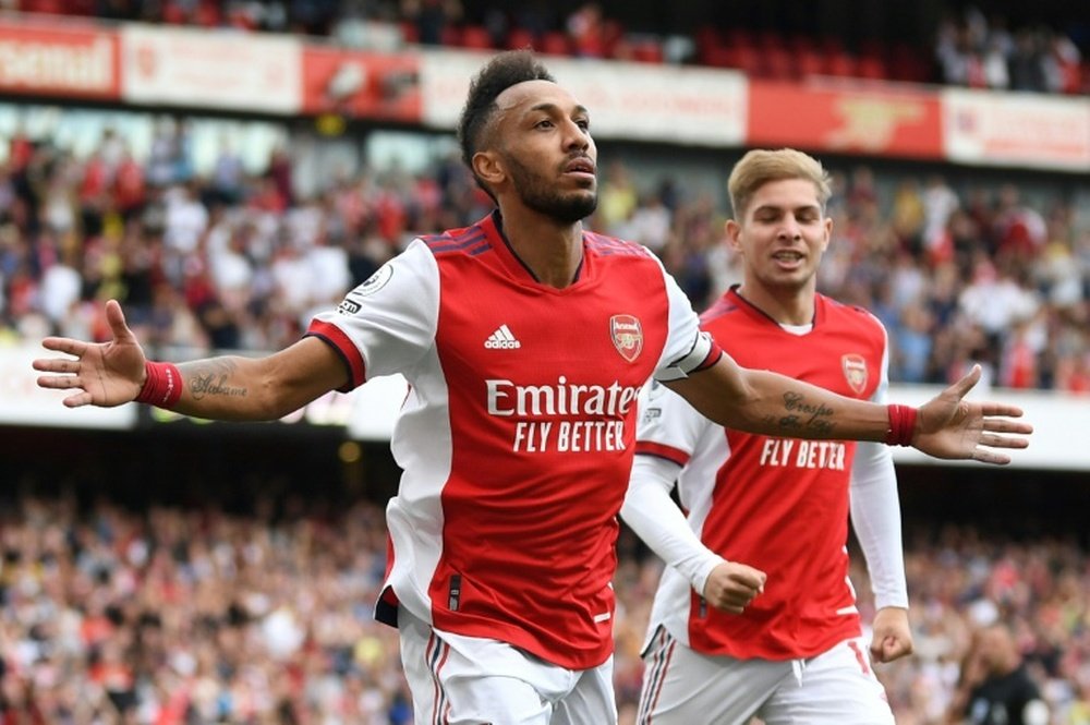 Aubameyang (L) scored the only goal as Arsenal beat Norwich 1-0. AFP