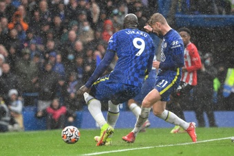 Timo Werner (R) scored as Chelsea beat ten man Southampton with two late goals. AFP