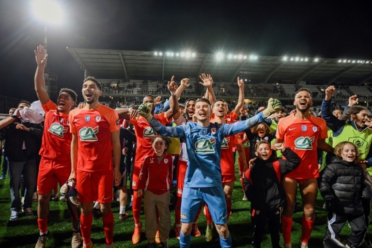 Yes, oui, Cannes! Glamour name eyes place in French Cup final
