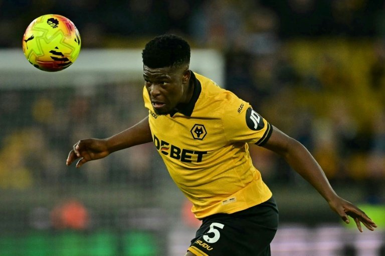 Zimbabwean international midfielder Marshall Munetsi has joined Paris FC on a six-month loan from Wolves, the French Ligue 1 club announced on Friday.