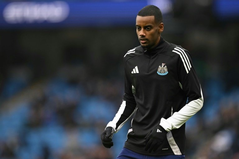 Newcastle striker Isak lost car and cash in home raid, court hears
