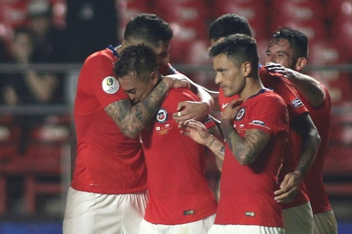 Vargas at the double as Chile rout Japan
