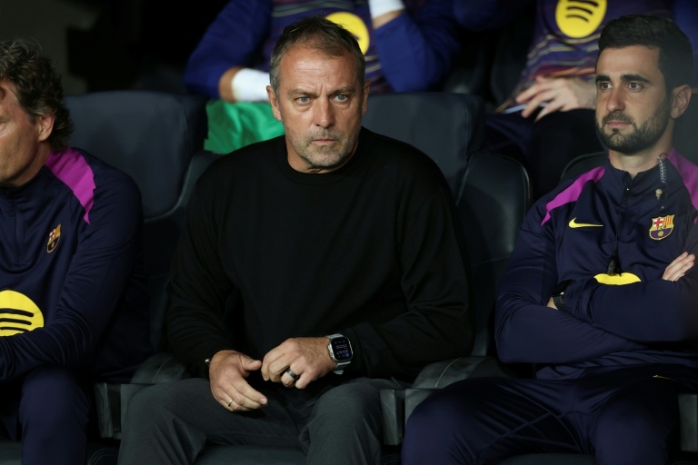 Flick: "Il Barcellona deve difendere meglio per raggiungere il livello del PSG"