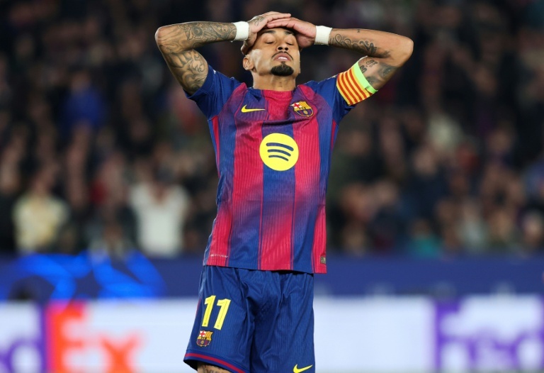 Flick critica exclusão de Raphinha do 'FIFA Best XI' e chama lista de 'piada'