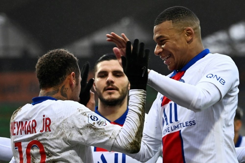 Contract talks with Neymar 'on track', says PSG's Leonardo