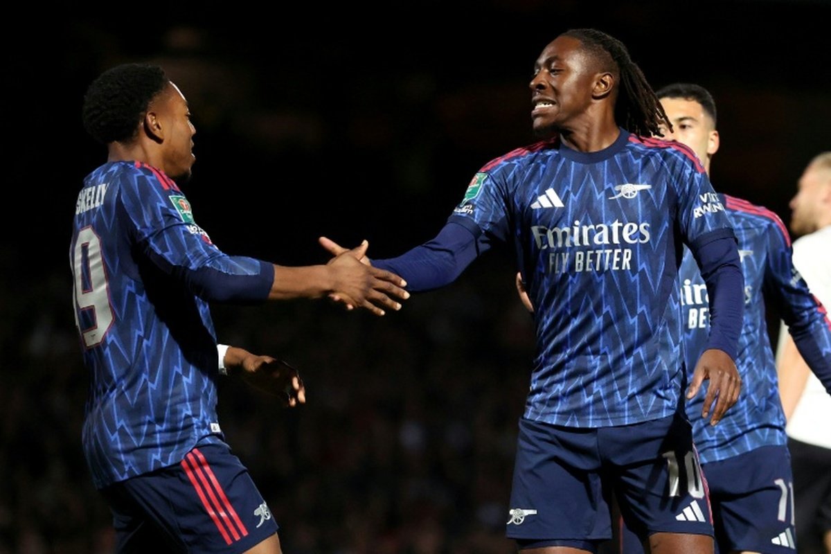 Eze hạnh phúc ngập tràn sau bàn thắng đầu tiên cho Arsenal 5 eze-arsenal-ghi-ban