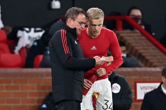 Manchester United interim boss Ralf Rangnick gives instructions to Donny van de Beek. AFP