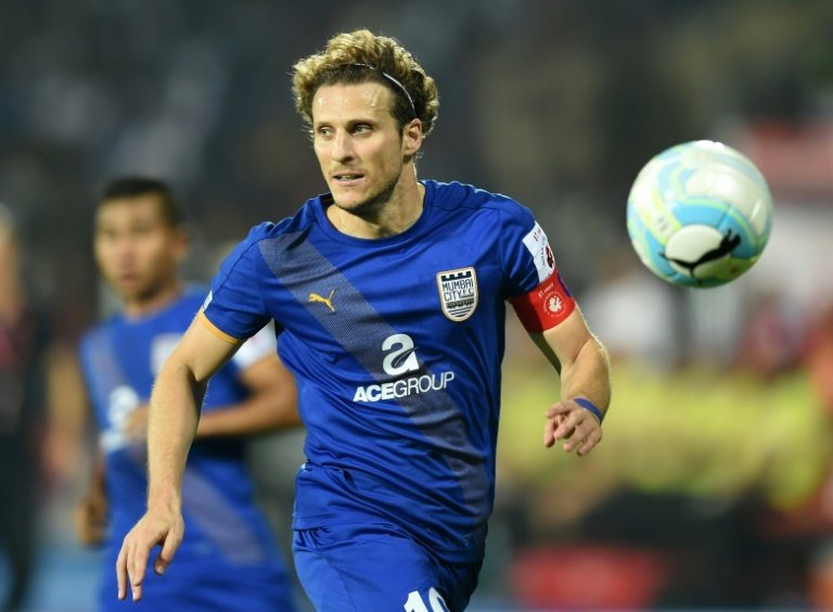 Diego Forlan joins Hong Kong club Kitchee