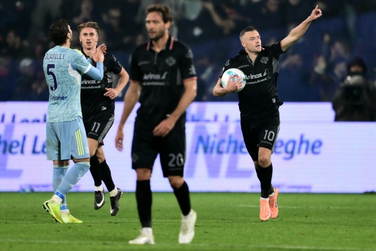 Vardy's first Serie A brace fires Cremonese past high-flying Bologna