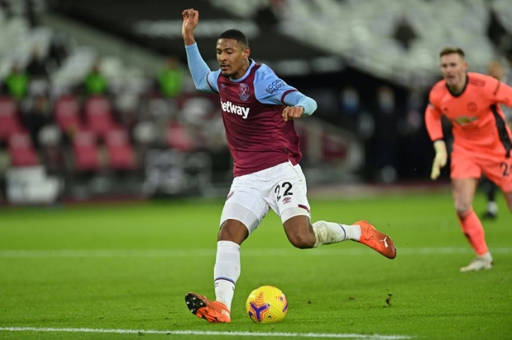 West Ham's Haller joins Ajax for cutprice 22.5 million euros