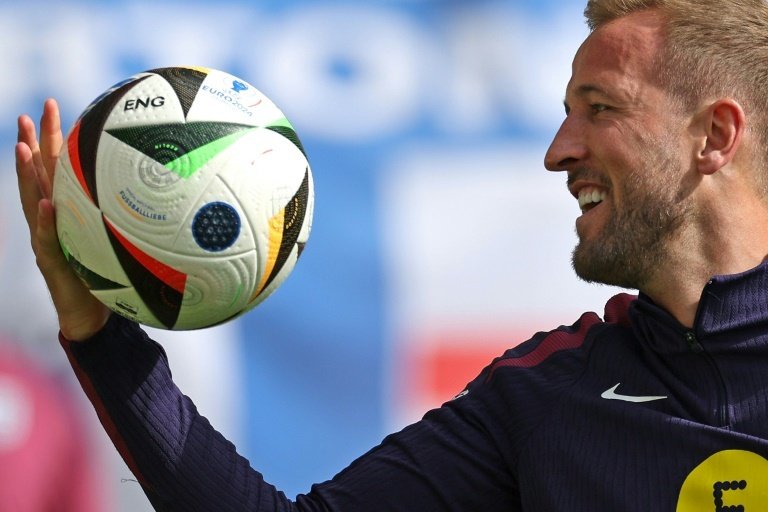 'Hungry' England 'want to make history', says captain Kane