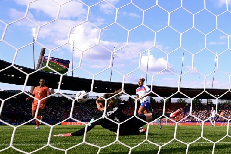 Inspired James downs Dutch to kick-start England's Euros title defence