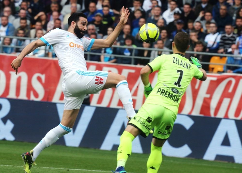 Le défenseur Adil Rami sous le maillot de Marseille. AFP