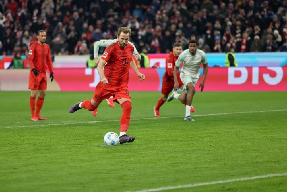 Harry Kane inscrit un deuxième penalty pour le Bayern face au Werder. AFP