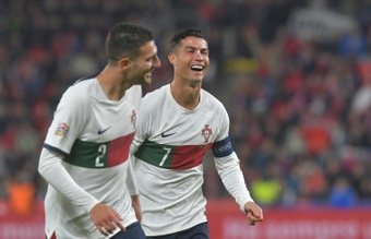 Le Portugal a corrigé la République tchèque 4-0 et pris la tête du groupe B, notamment grâce Diogo Dalot, double buteur samedi à Prague lors de l'avant-dernière journée de la Ligue des nations.
