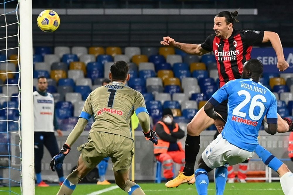 Milan, forte tête, gagne à Naples avec un doublé d'Ibrahimovic. afp