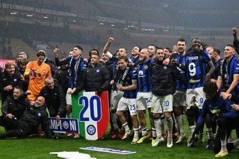 L'Inter Milan, devenu lundi le deuxième club de l'histoire à atteindre le chiffre symbolique des vingt titres de champion d'Italie, peut rêver d'un avenir radieux sur les terrains, à condition de dissiper quelques nuages tenaces en dehors. 