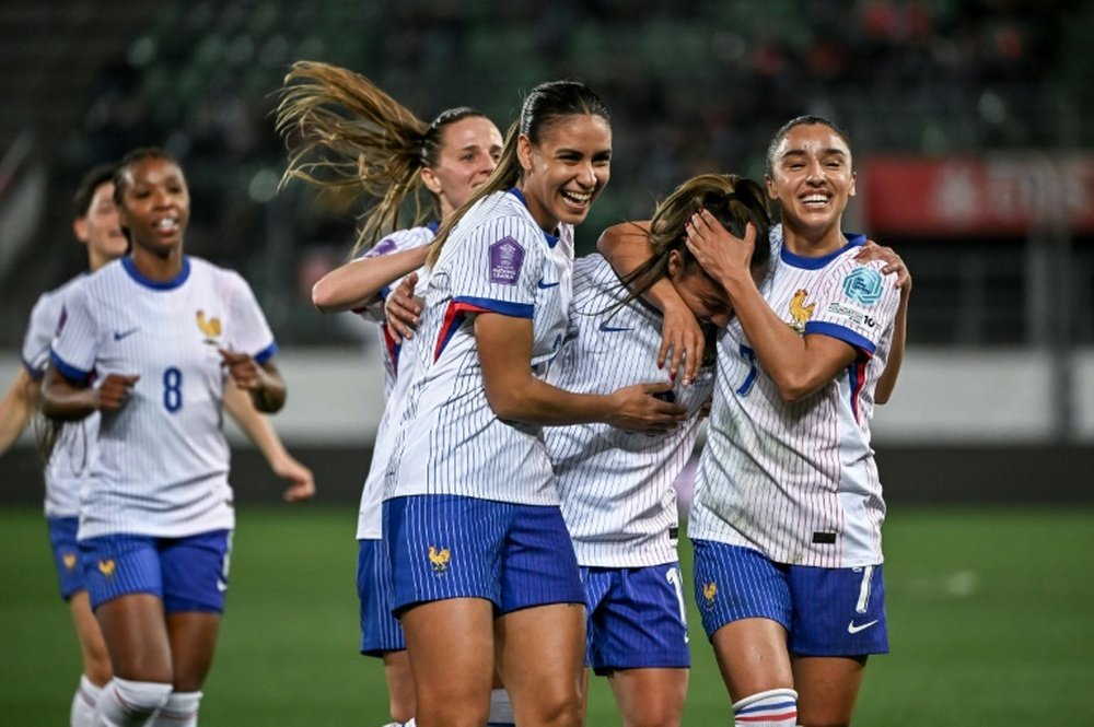 Le bonheur des 'Bleues' victorieuses de la Suisse en Ligue des nations. AFP