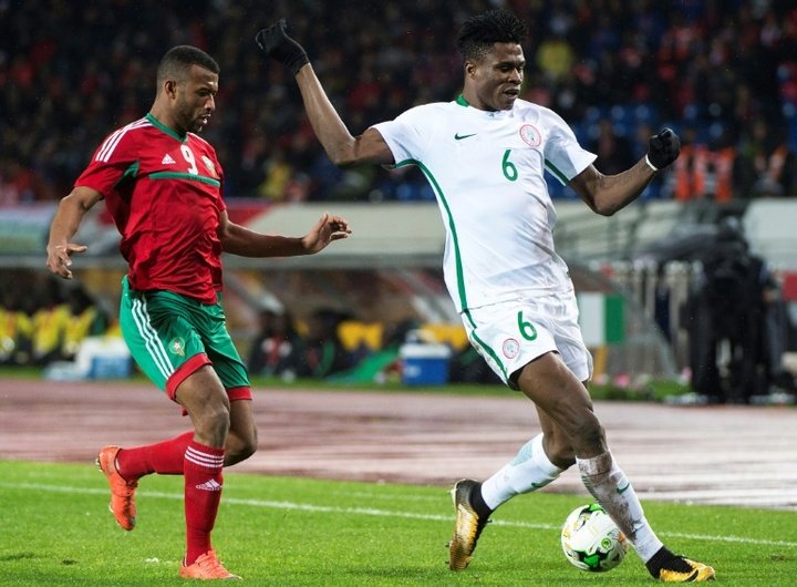 Le défenseur nigérian de Plovdiv Stephen Eze obtient un visa et pourra jouer contre Strasbourg