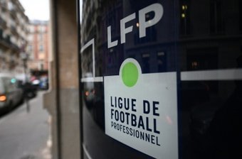 La Ligue enquête sur un drapeau à connotation raciste déployé par des fans de Reims. AFP