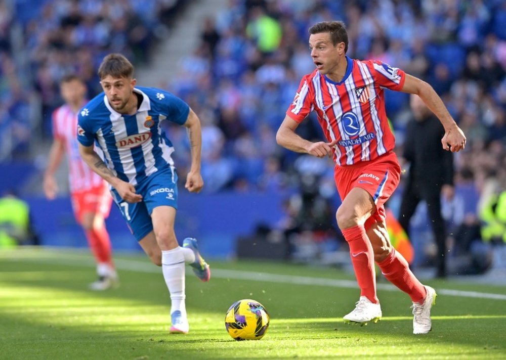 Le défenseur de l'Atlético de Madrid Cesar Azpilicueta (d) auteur du premier but. AFP